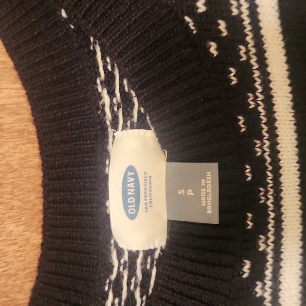 Old Navy Black and White Reindeer Crewneck Sweater Size small - Picture 2 of 3
